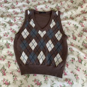 brandy melville sweater vest 🤎